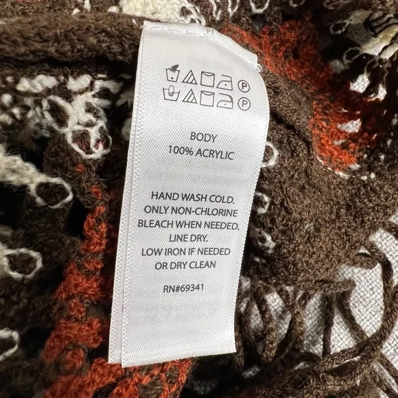 House of Harlow 1960 Crocheted Fringe Shawl - Picture 6 of 6